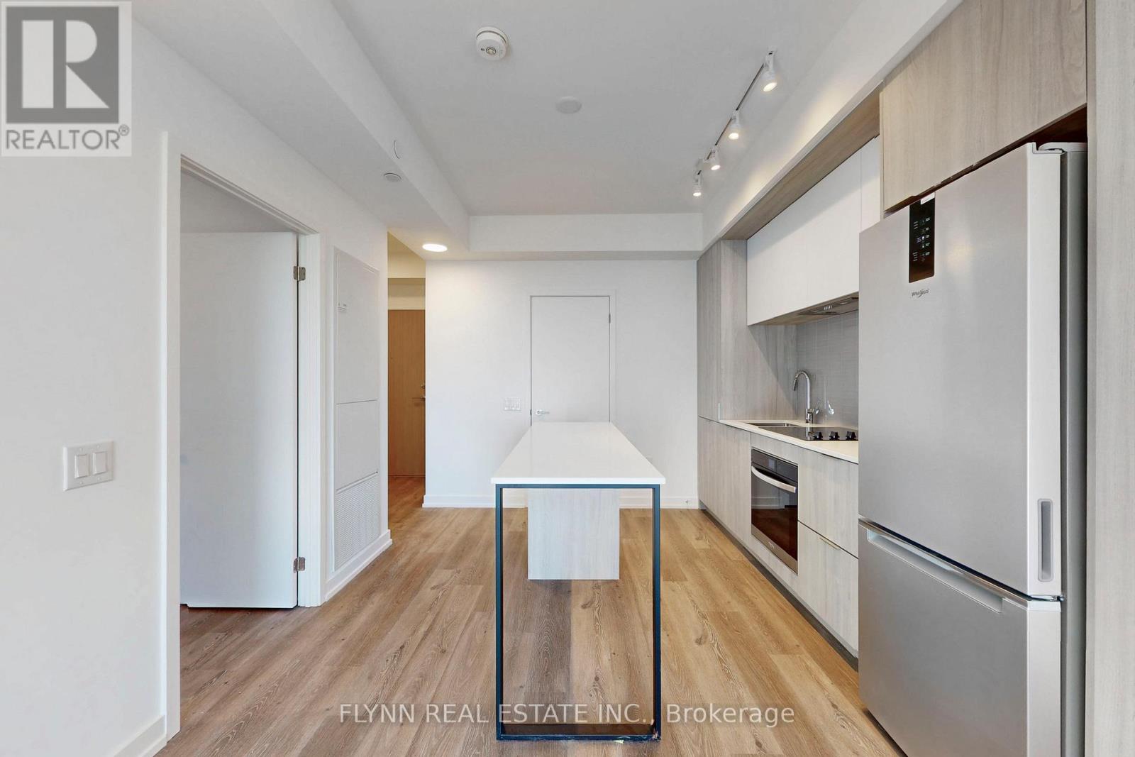 909 - 395 Square One Drive, Mississauga, ON - Indoor Photo Showing Kitchen