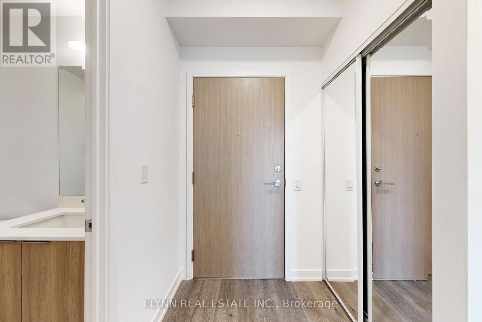 909 - 395 Square One Drive, Mississauga, ON - Indoor Photo Showing Other Room