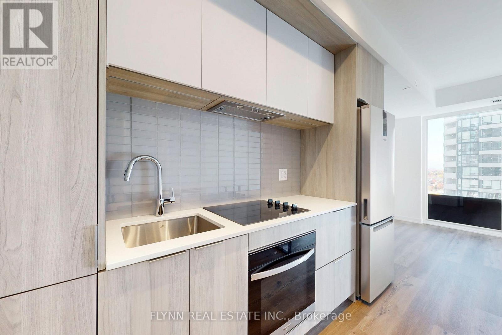 909 - 395 Square One Drive, Mississauga, ON - Indoor Photo Showing Kitchen With Upgraded Kitchen