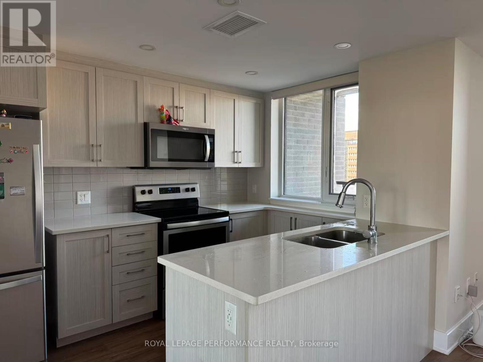 0804 - 518 Rochester Street, Ottawa, ON - Indoor Photo Showing Kitchen With Stainless Steel Kitchen With Double Sink