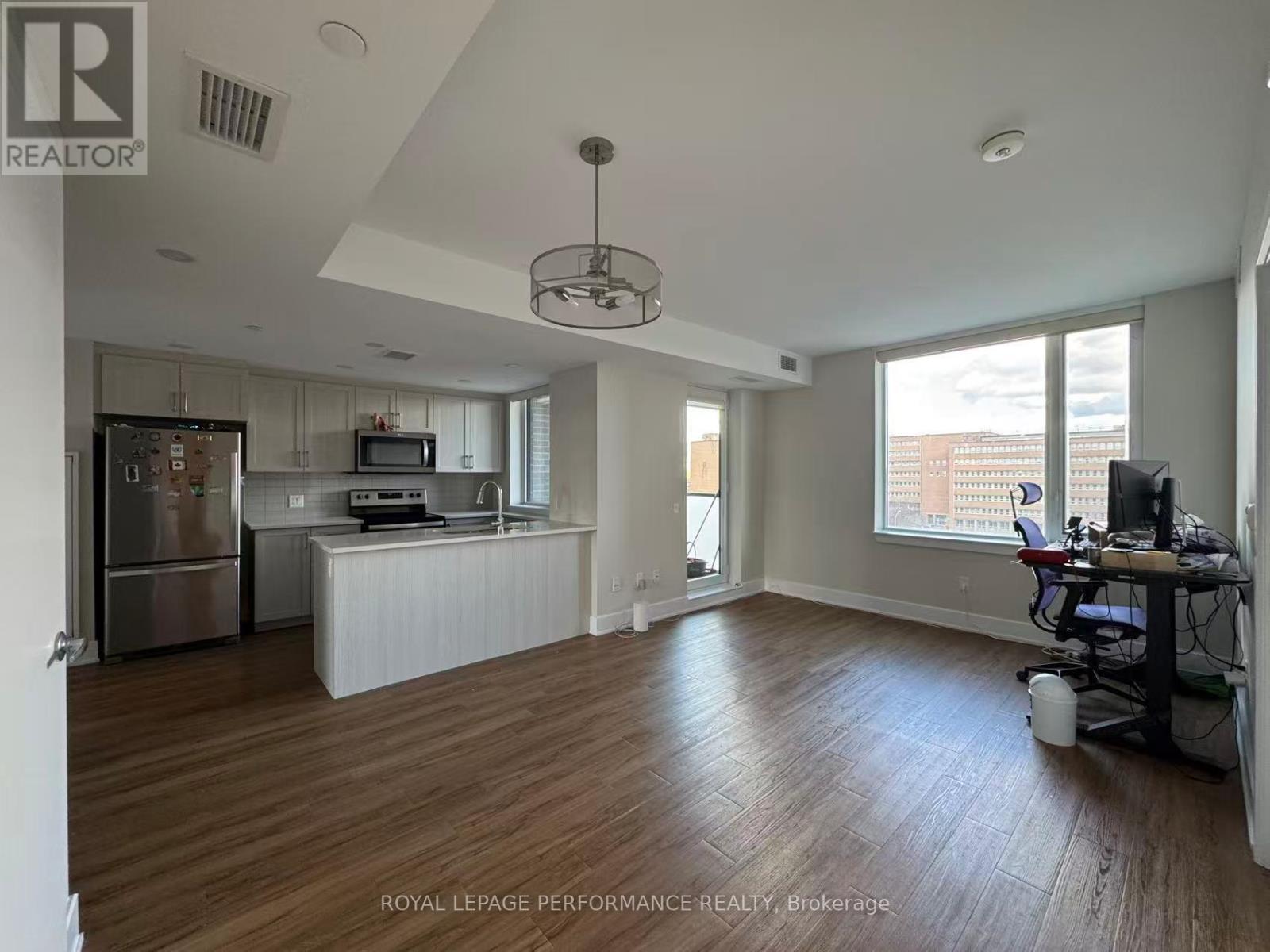 0804 - 518 Rochester Street, Ottawa, ON - Indoor Photo Showing Kitchen