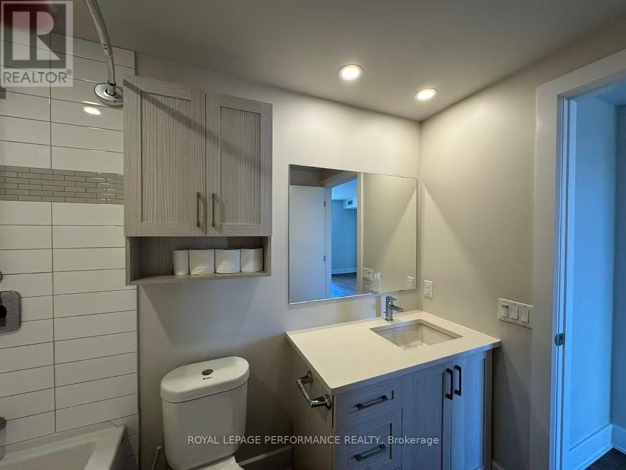 0804 - 518 Rochester Street, Ottawa, ON - Indoor Photo Showing Bathroom