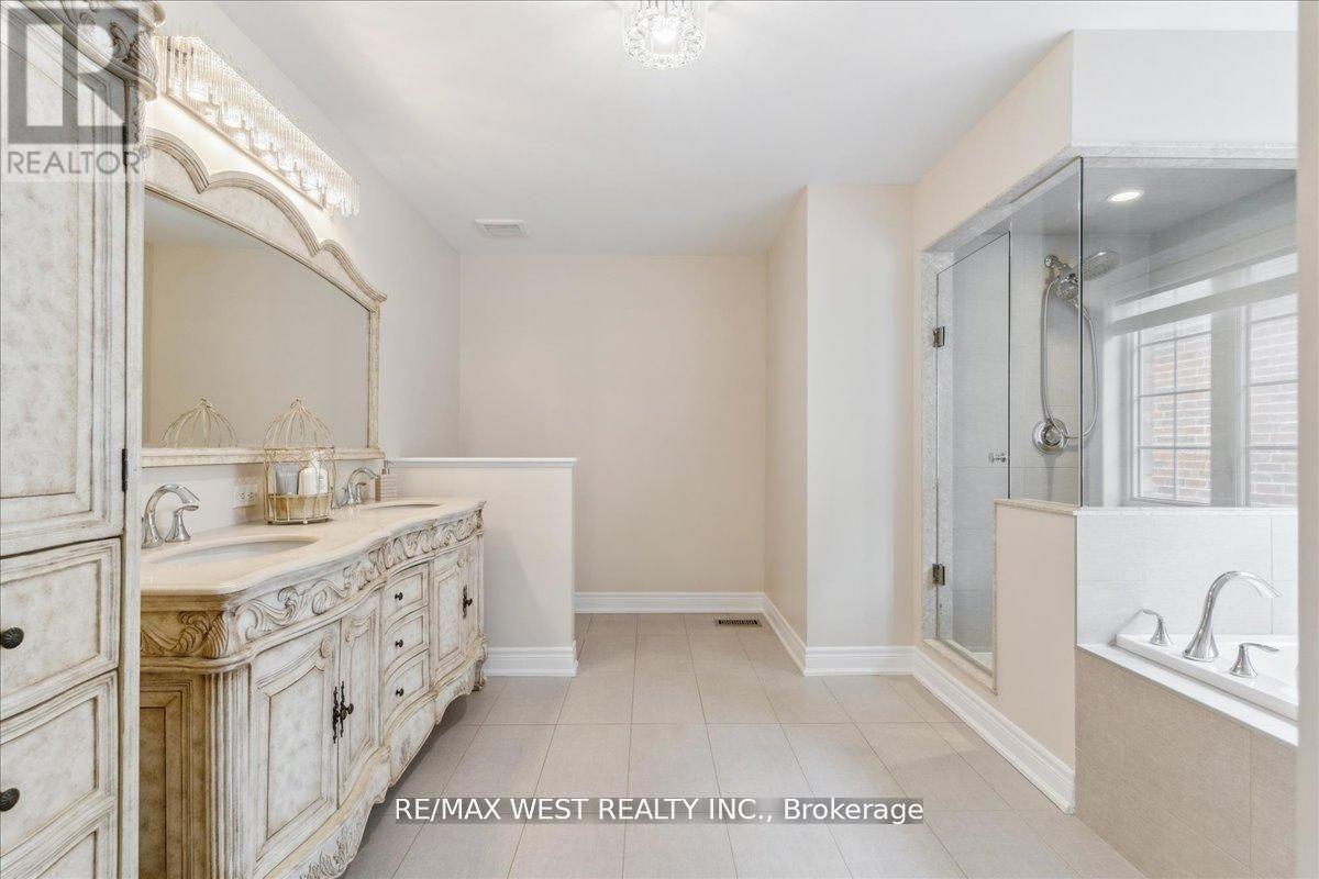 39 Condor Way, Vaughan, ON - Indoor Photo Showing Bathroom