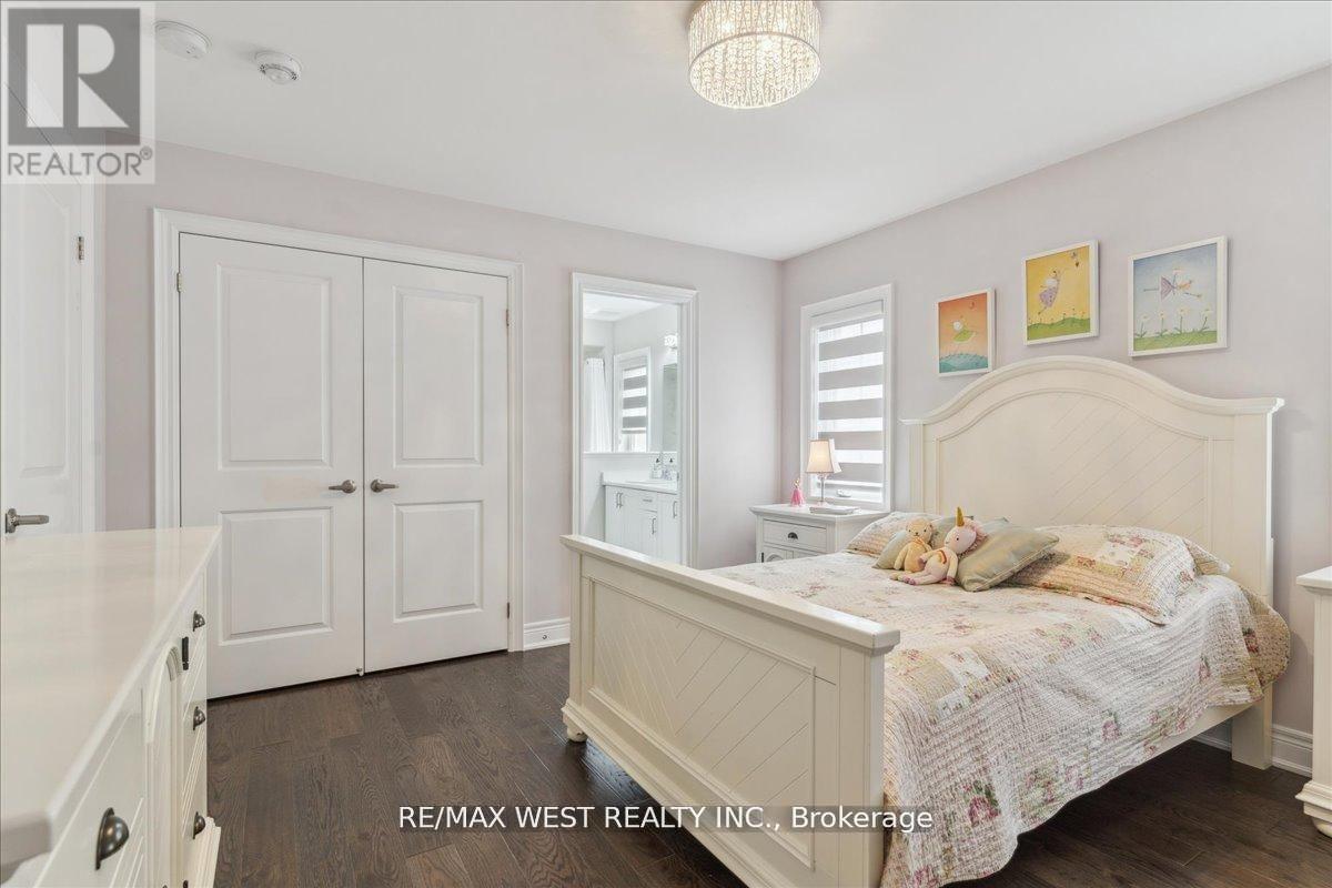 39 Condor Way, Vaughan, ON - Indoor Photo Showing Bedroom