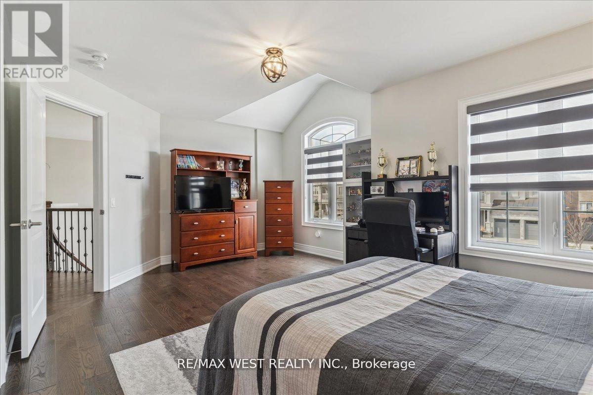 39 Condor Way, Vaughan, ON - Indoor Photo Showing Bedroom