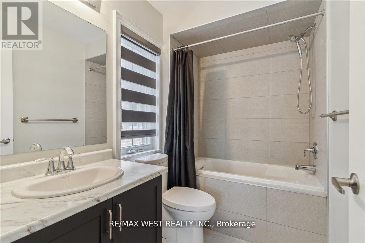 39 Condor Way, Vaughan, ON - Indoor Photo Showing Bathroom