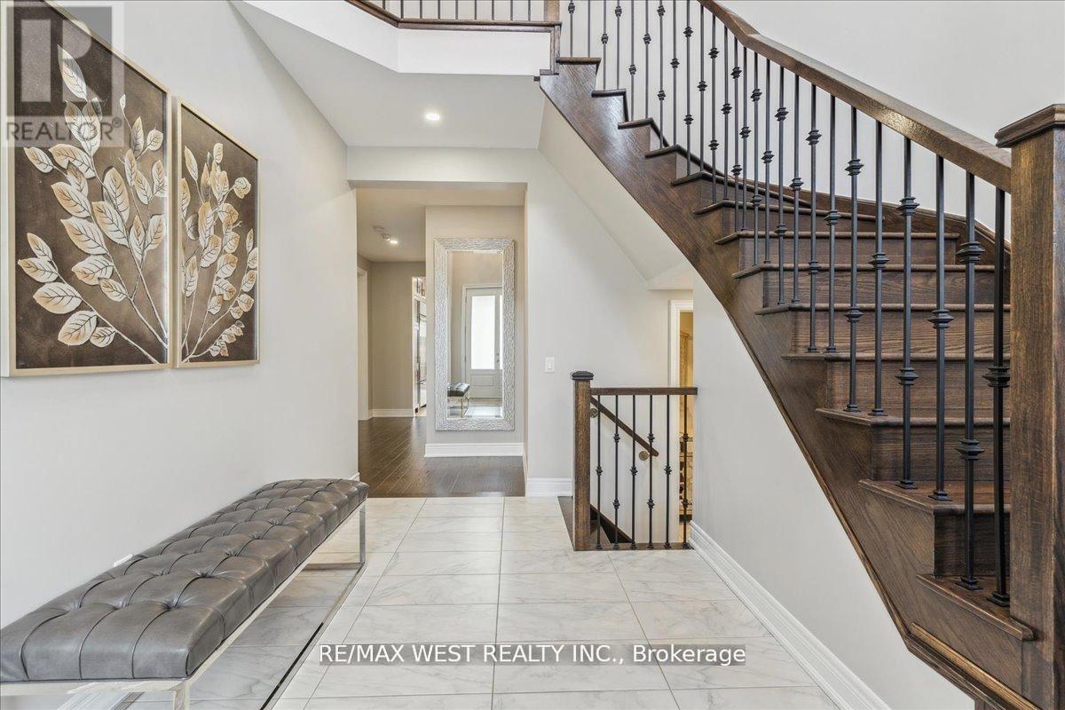 39 Condor Way, Vaughan, ON - Indoor Photo Showing Other Room