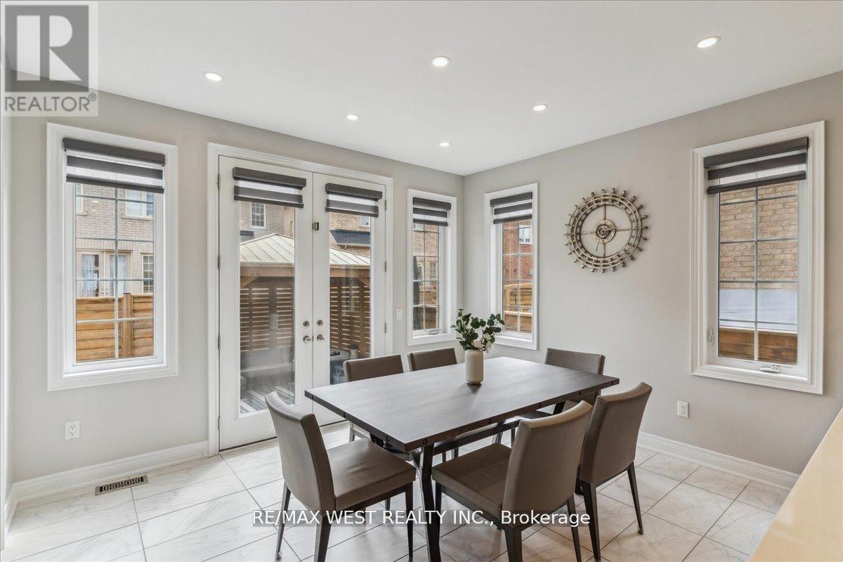 39 Condor Way, Vaughan, ON - Indoor Photo Showing Dining Room