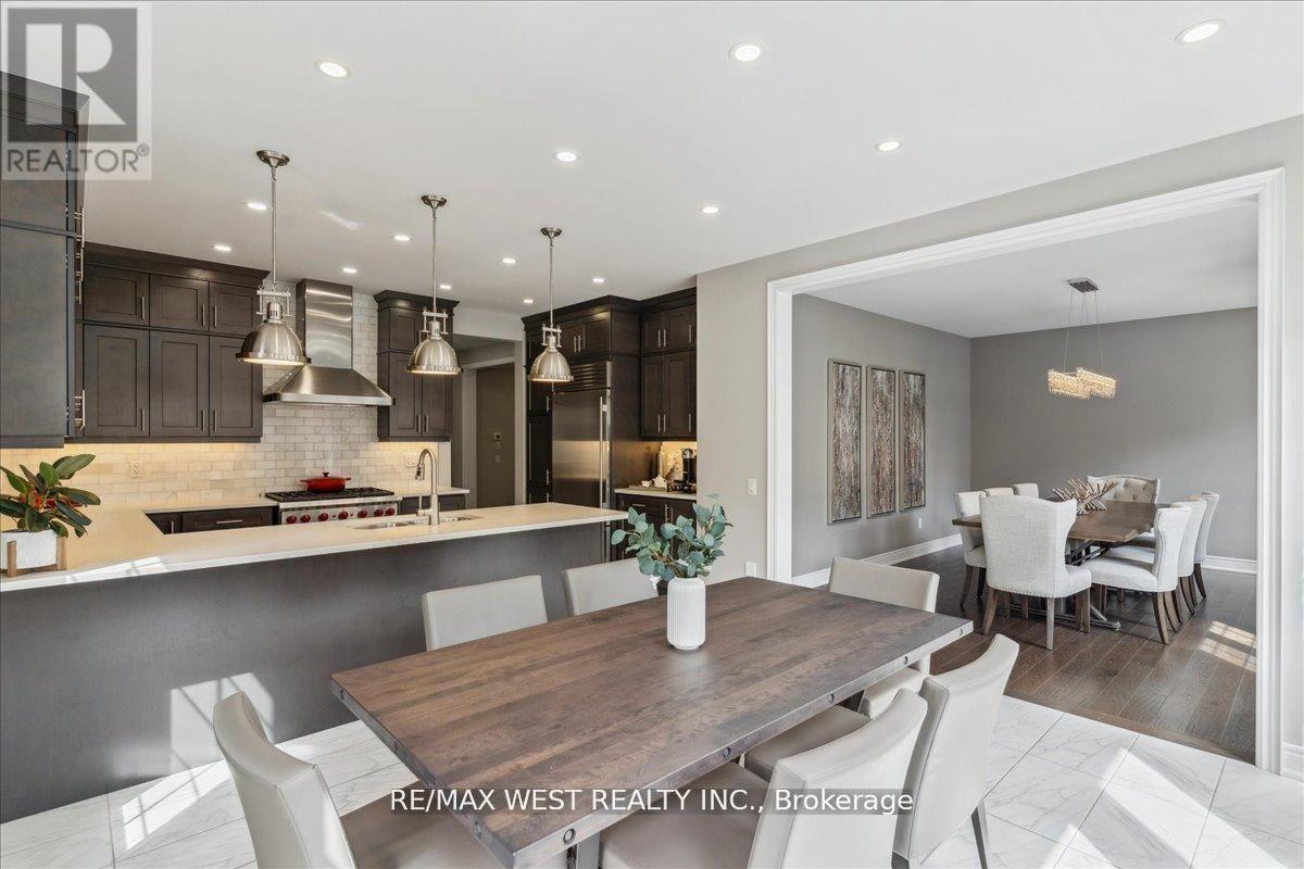 39 Condor Way, Vaughan, ON - Indoor Photo Showing Dining Room