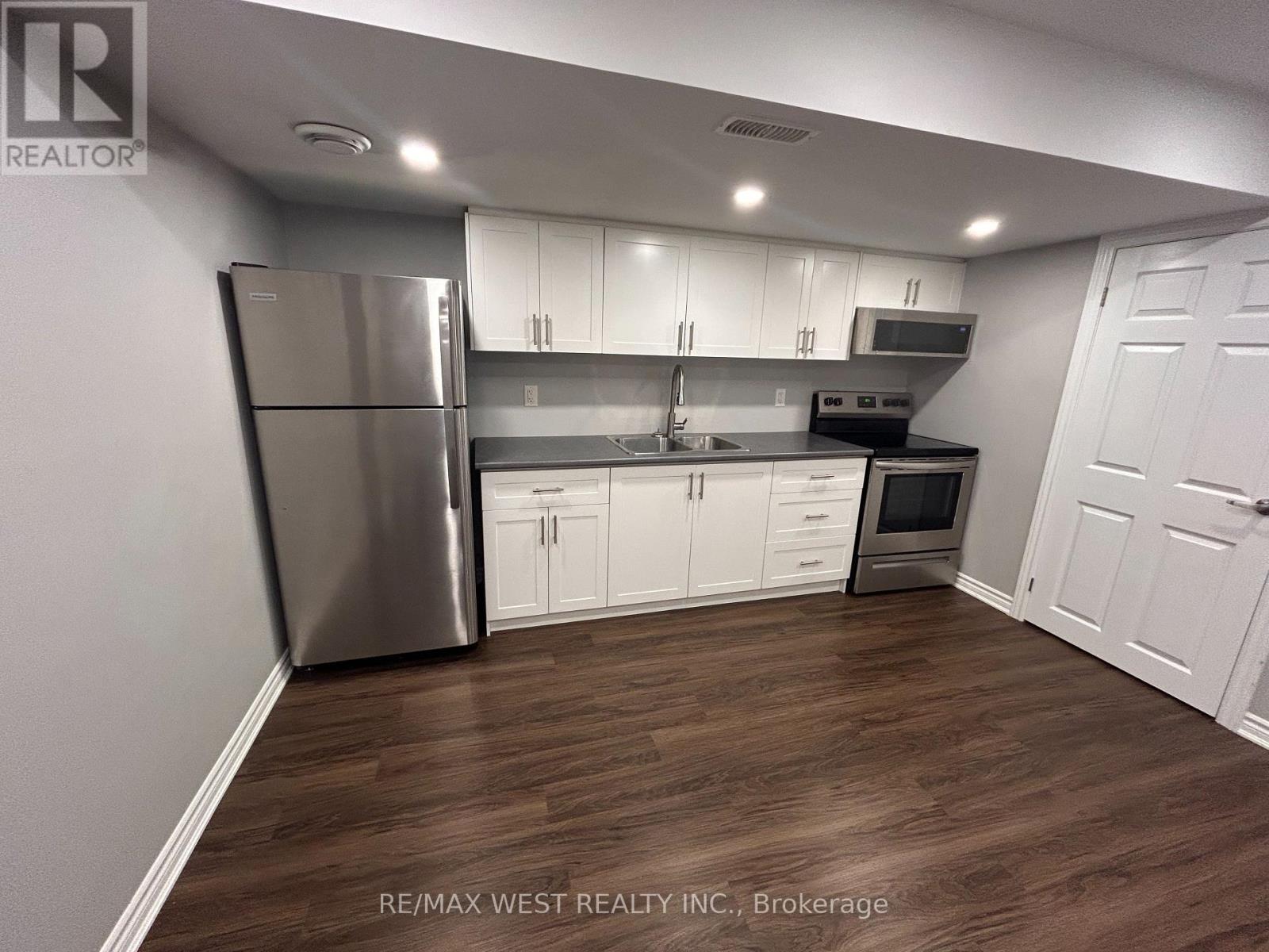 149 Sharpe Crescent, New Tecumseth, ON - Indoor Photo Showing Kitchen With Double Sink