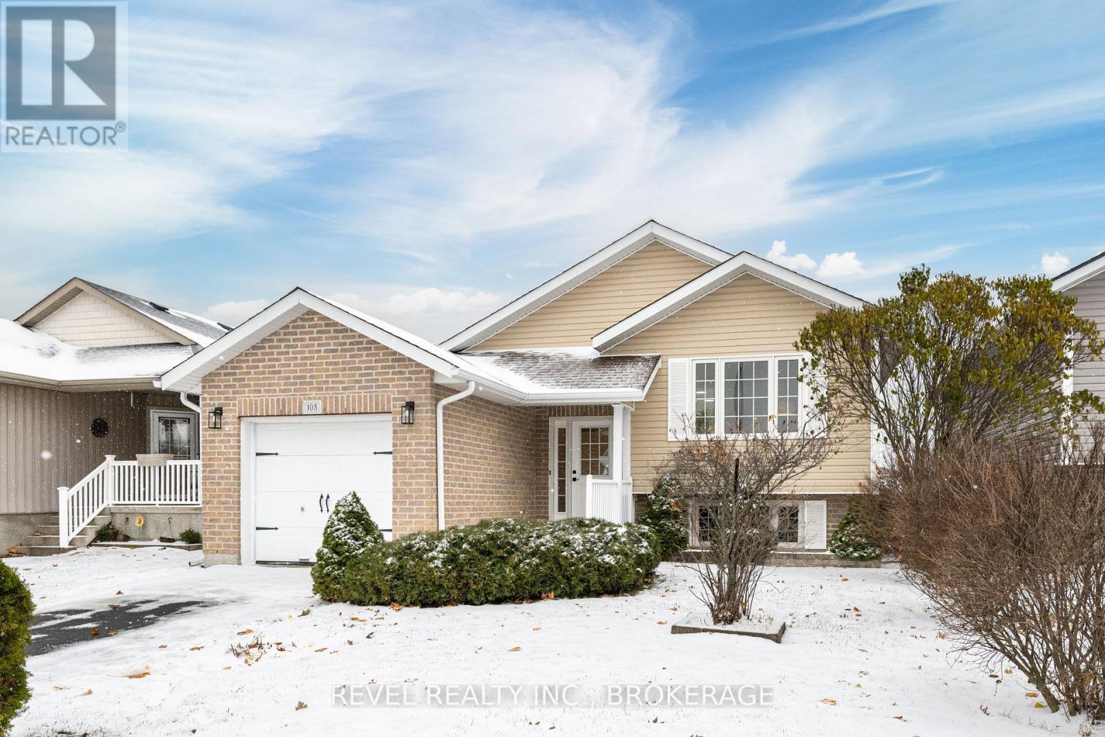 108 Islandview Drive, Loyalist (Amherstview), ON - Outdoor With Facade