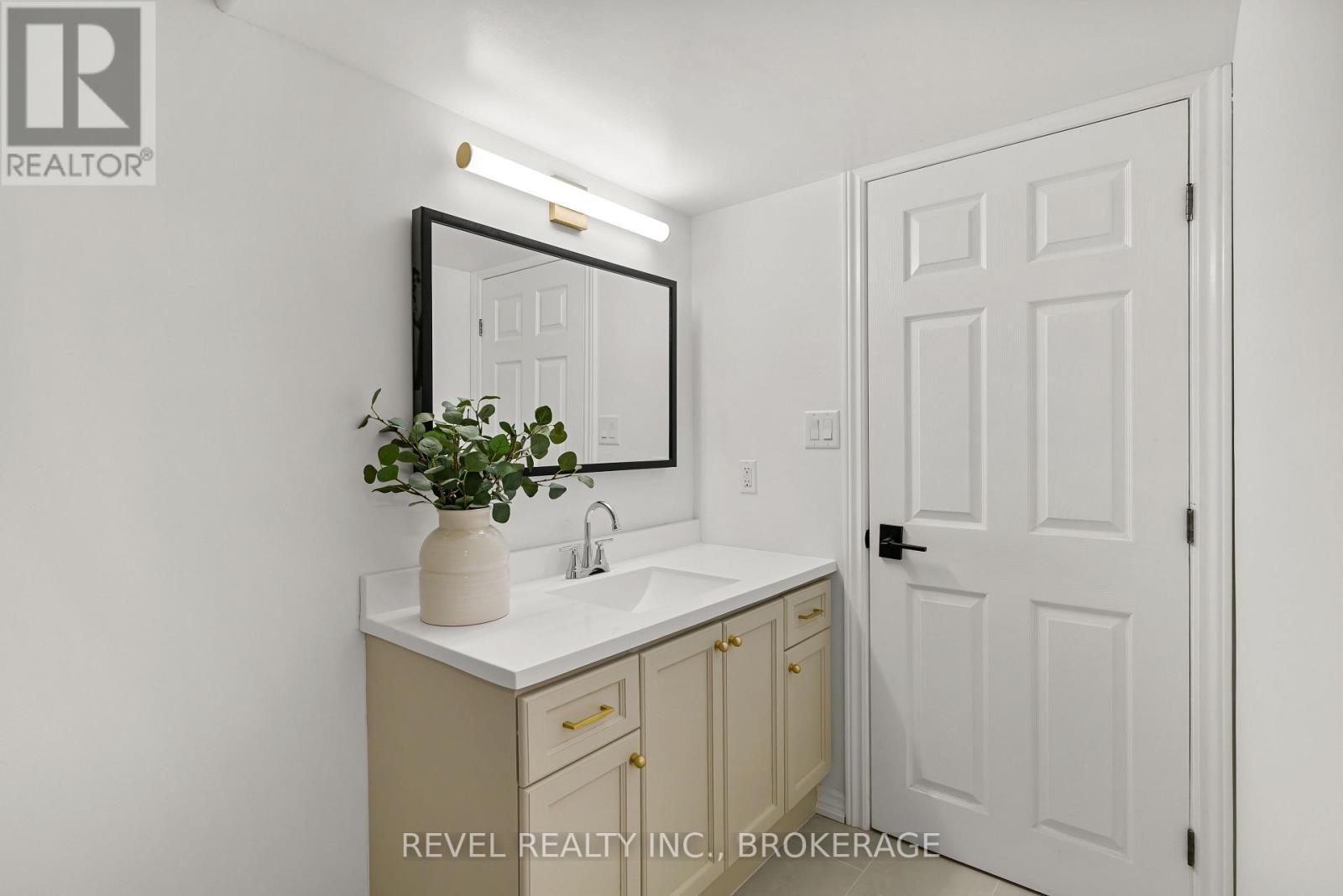 108 Islandview Drive, Loyalist (Amherstview), ON - Indoor Photo Showing Other Room