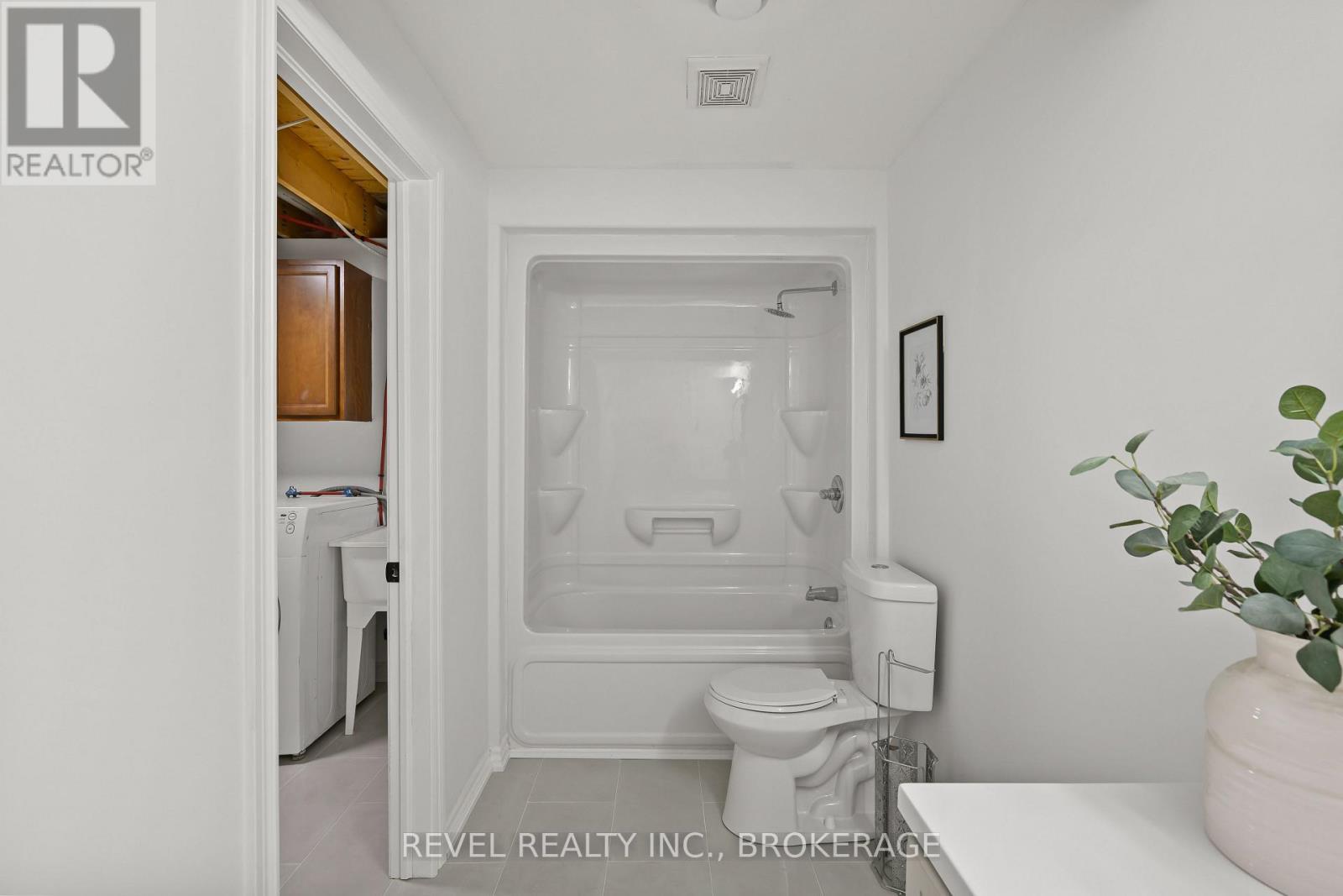 108 Islandview Drive, Loyalist (Amherstview), ON - Indoor Photo Showing Bathroom