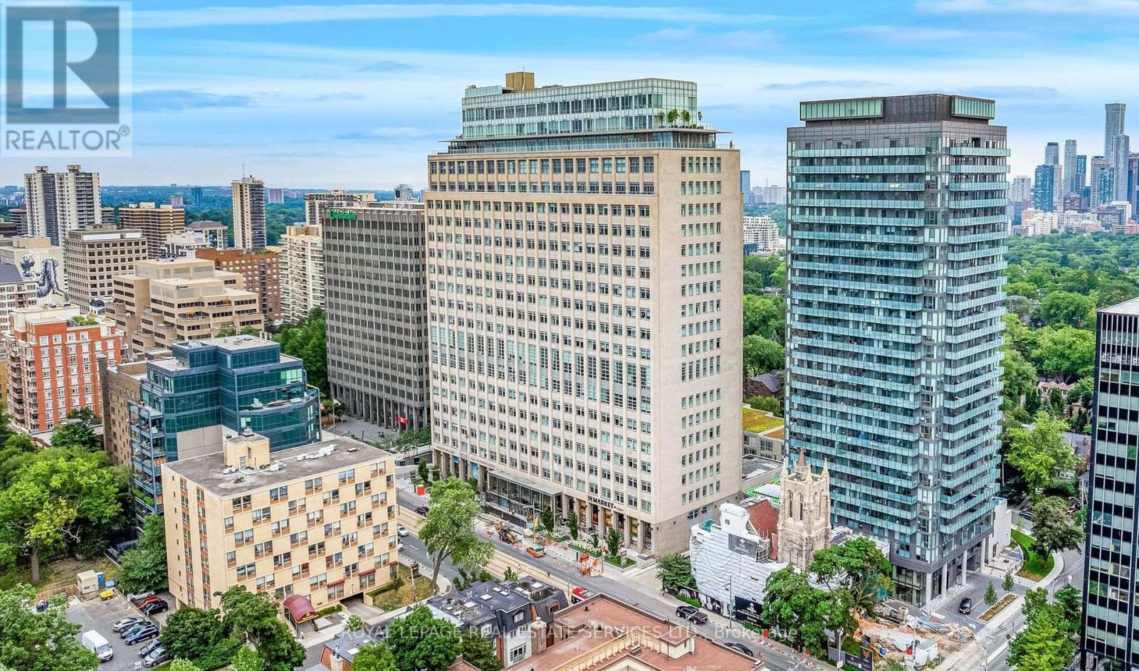 906 - 111 St Clair Avenue W, Toronto, ON - Outdoor With Facade