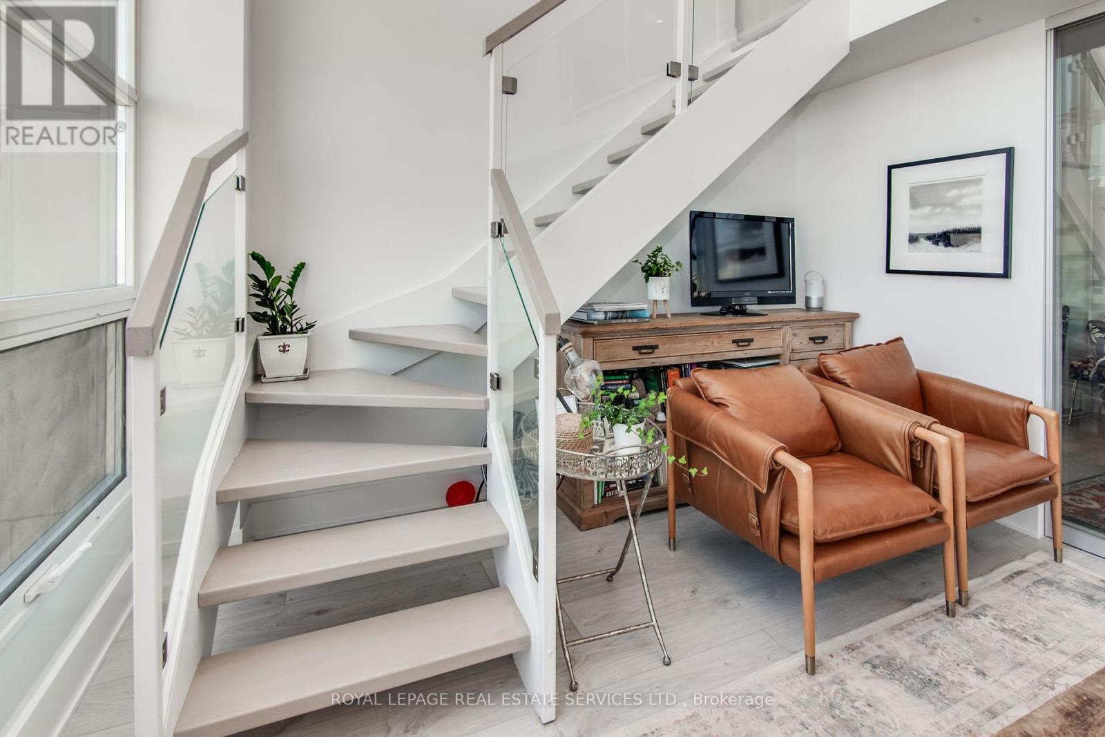 906 - 111 St Clair Avenue W, Toronto, ON - Indoor Photo Showing Other Room