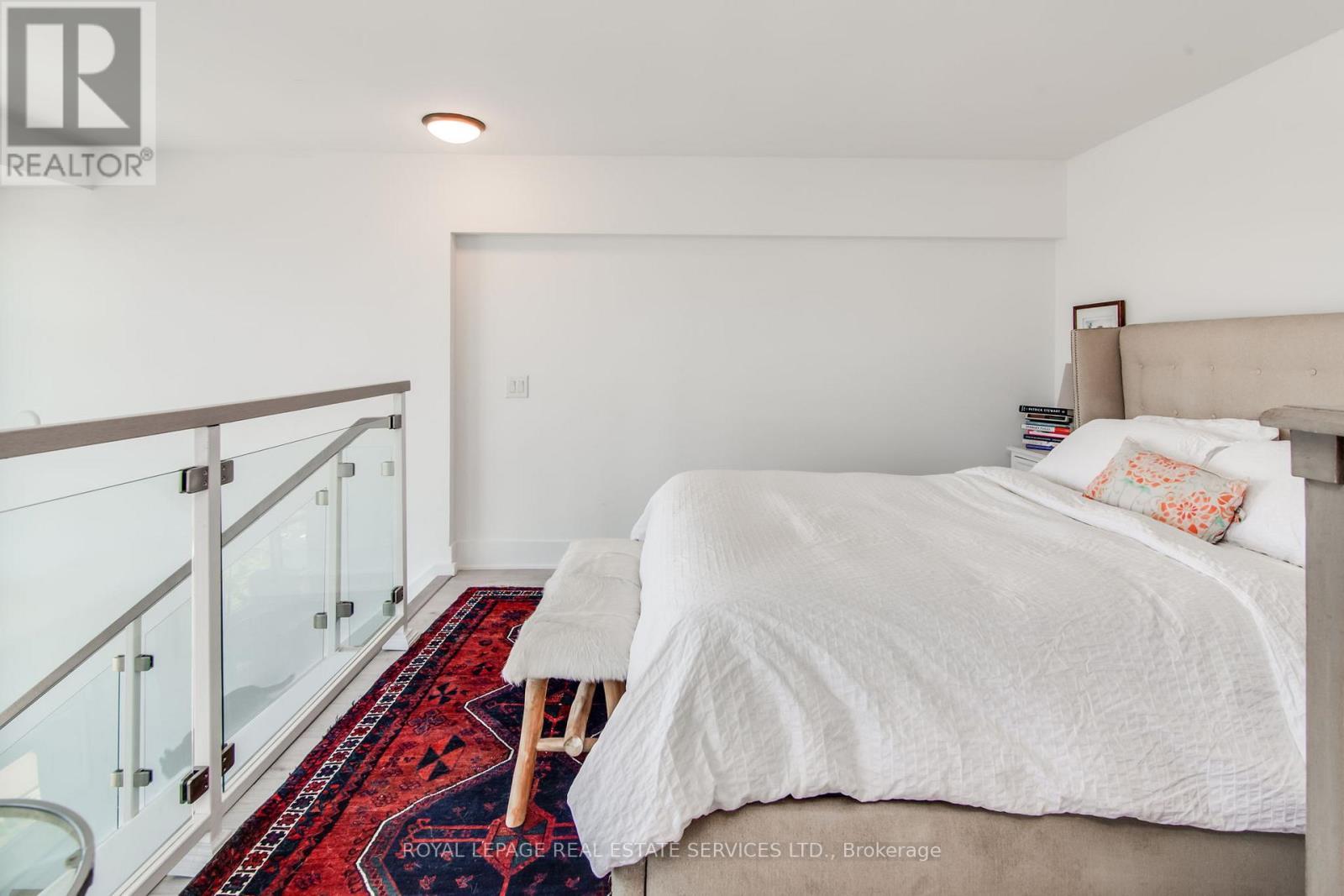 906 - 111 St Clair Avenue W, Toronto, ON - Indoor Photo Showing Bedroom