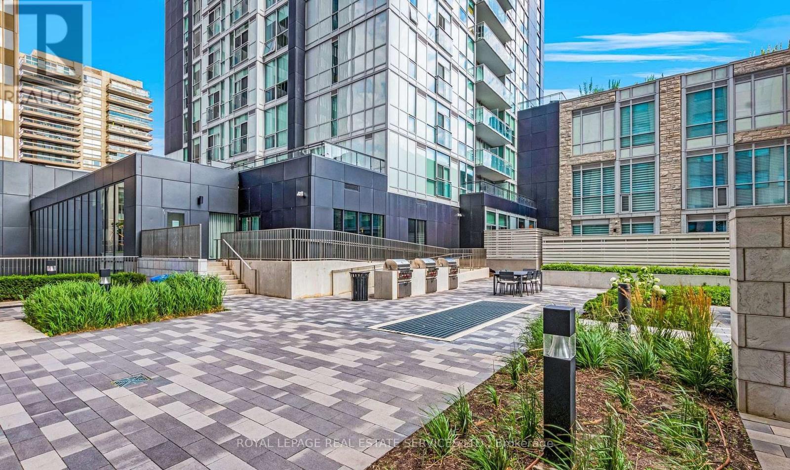 906 - 111 St Clair Avenue W, Toronto, ON - Outdoor