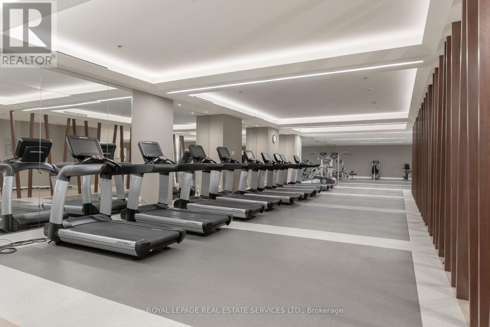 906 - 111 St Clair Avenue W, Toronto, ON - Indoor Photo Showing Gym Room