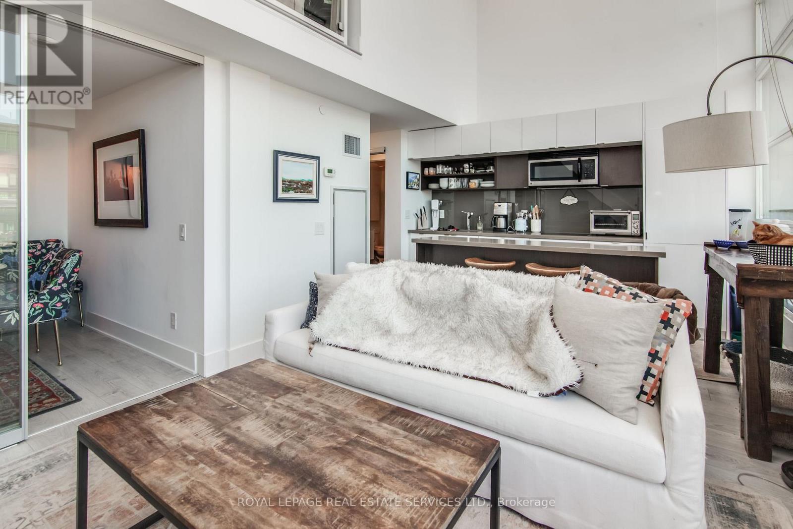 906 - 111 St Clair Avenue W, Toronto, ON - Indoor