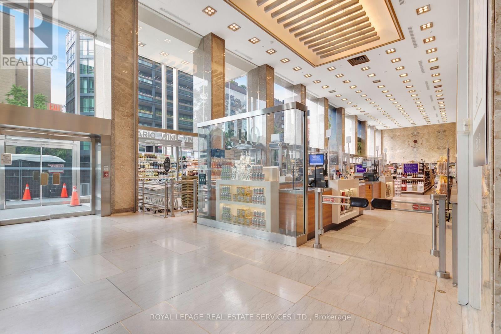 906 - 111 St Clair Avenue W, Toronto, ON - Indoor Photo Showing Other Room