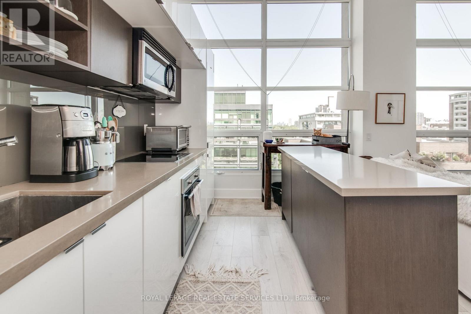 906 - 111 St Clair Avenue W, Toronto, ON - Indoor Photo Showing Kitchen