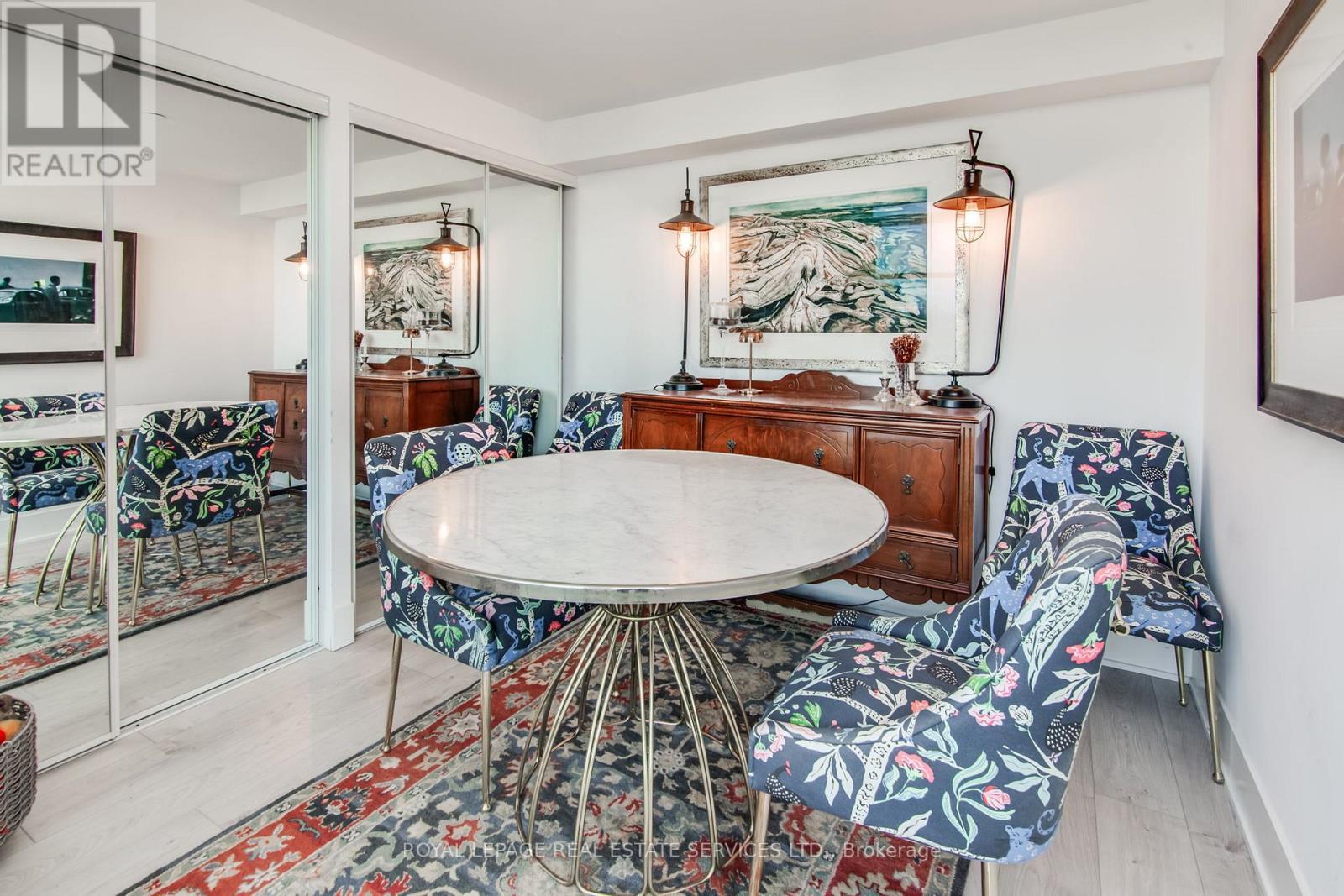 906 - 111 St Clair Avenue W, Toronto, ON - Indoor Photo Showing Dining Room