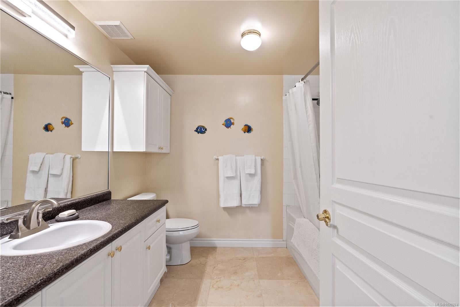 102-405 Quebec St, Victoria, BC - Indoor Photo Showing Bathroom