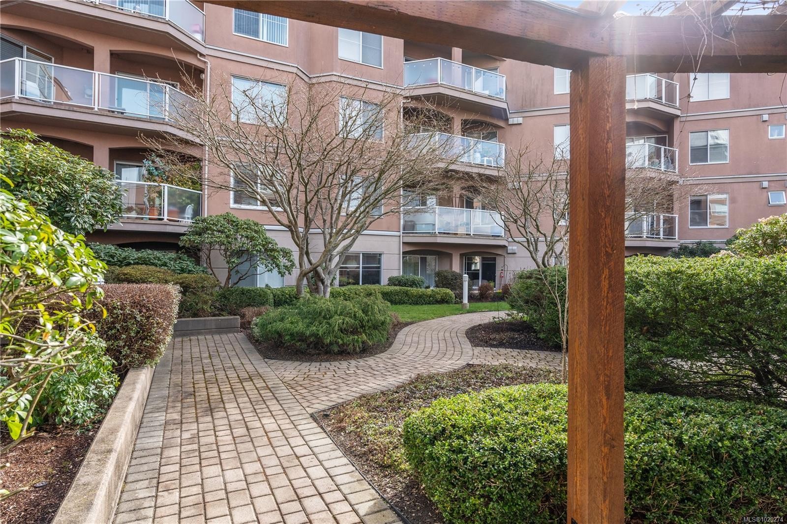 102-405 Quebec St, Victoria, BC - Outdoor With Facade