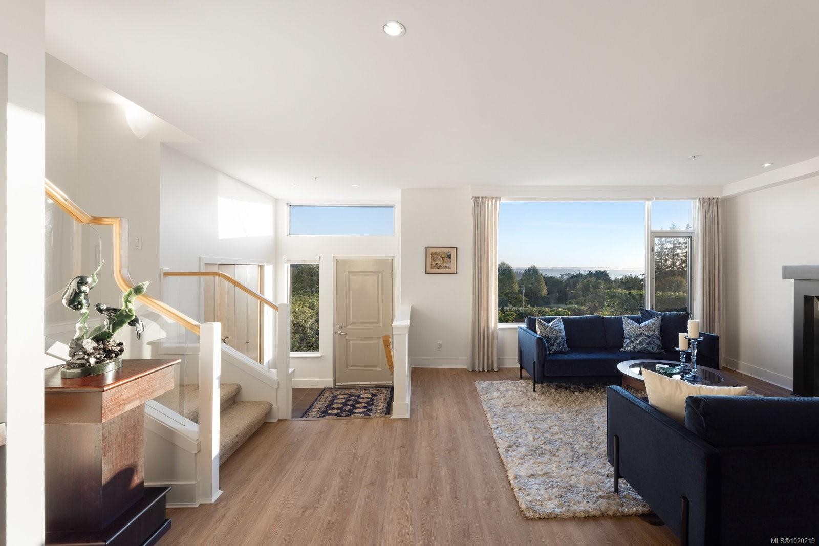 5322 Sayward Hill Cres, Saanich, BC