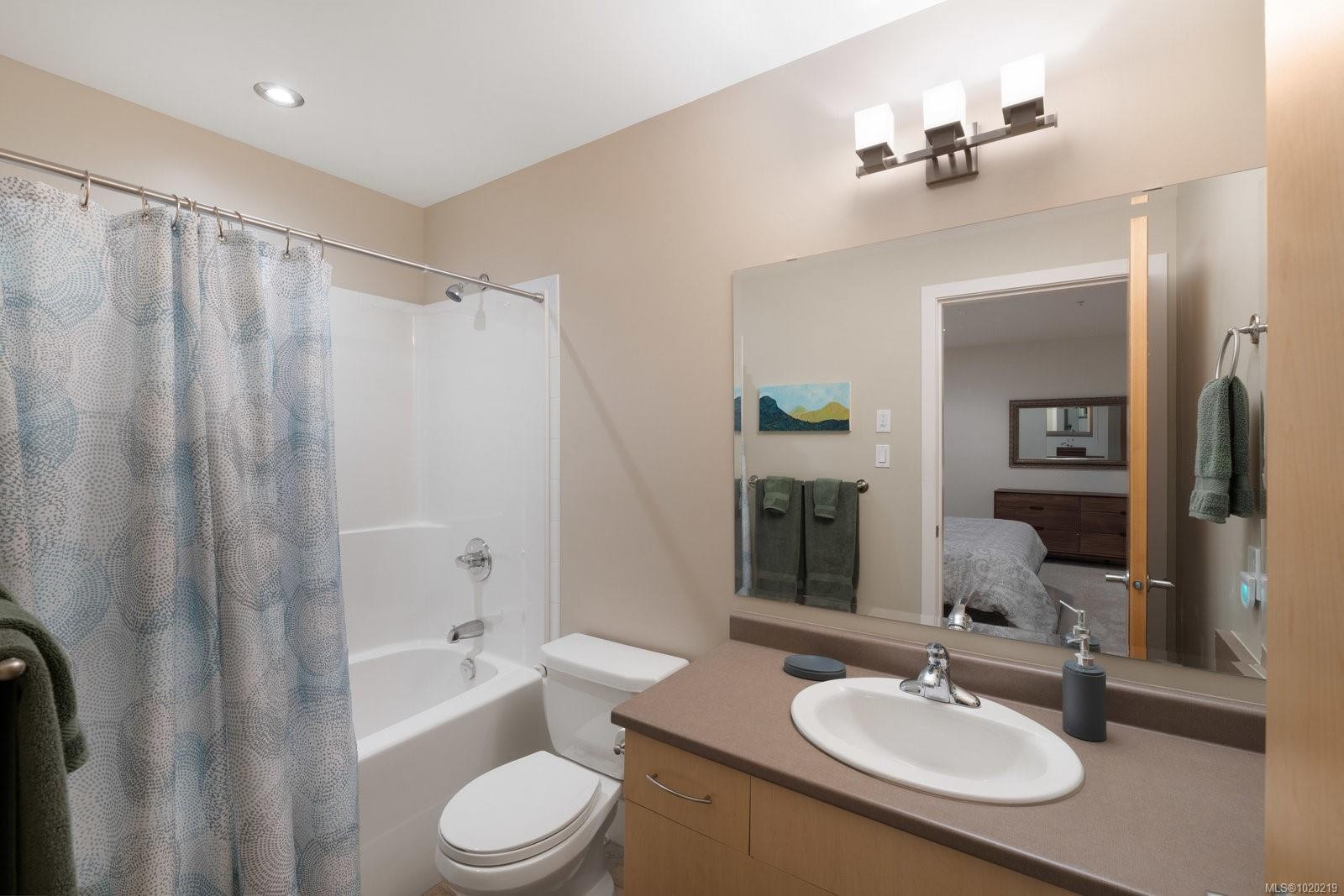 5322 Sayward Hill Cres, Saanich, BC