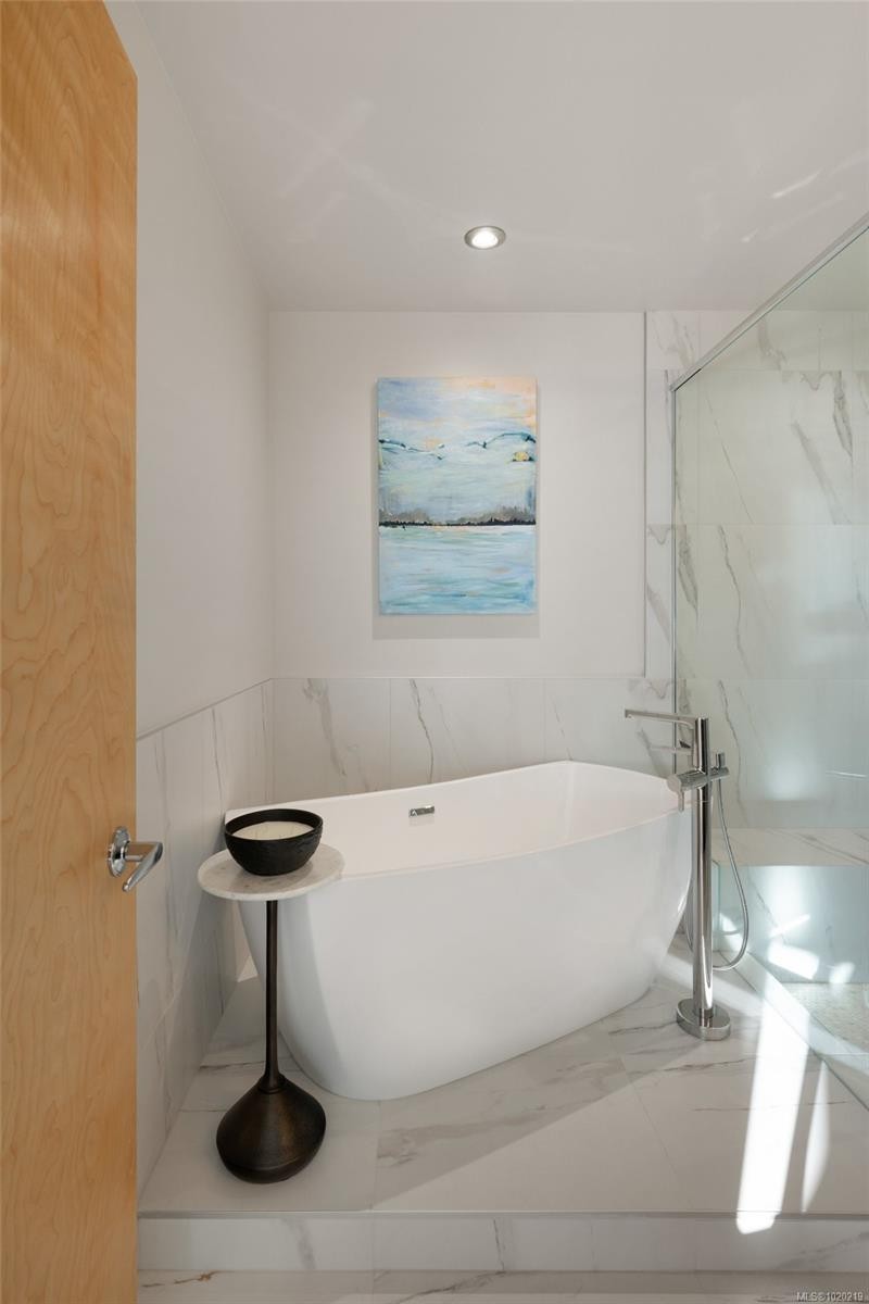 5322 Sayward Hill Cres, Saanich, BC