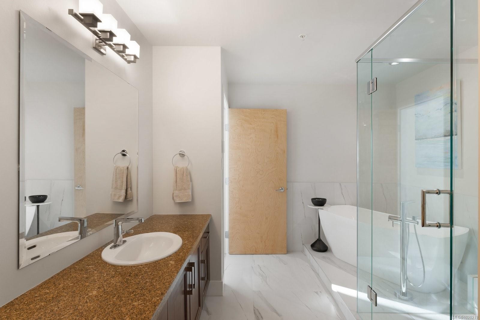 5322 Sayward Hill Cres, Saanich, BC