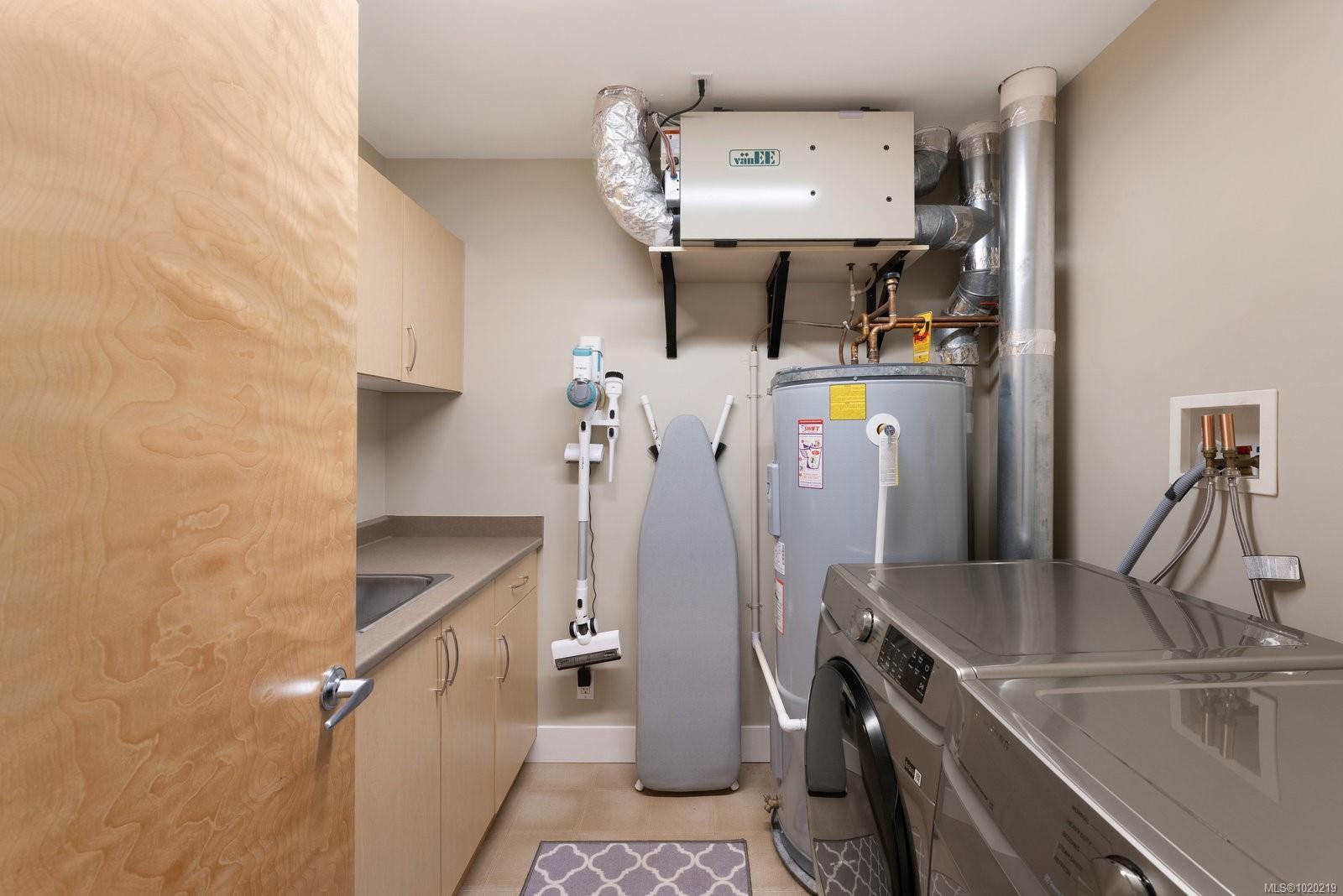 5322 Sayward Hill Cres, Saanich, BC