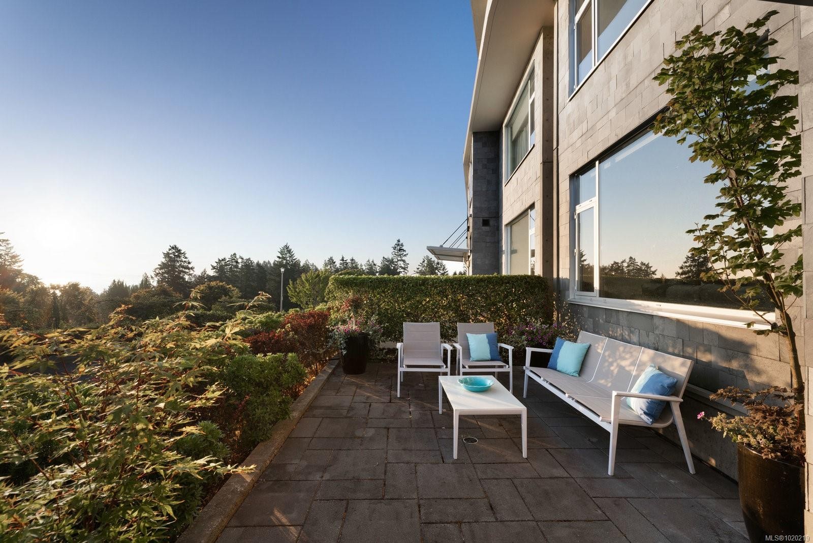 5322 Sayward Hill Cres, Saanich, BC