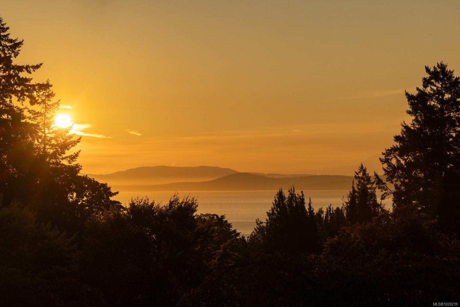 5322 Sayward Hill Cres, Saanich, BC