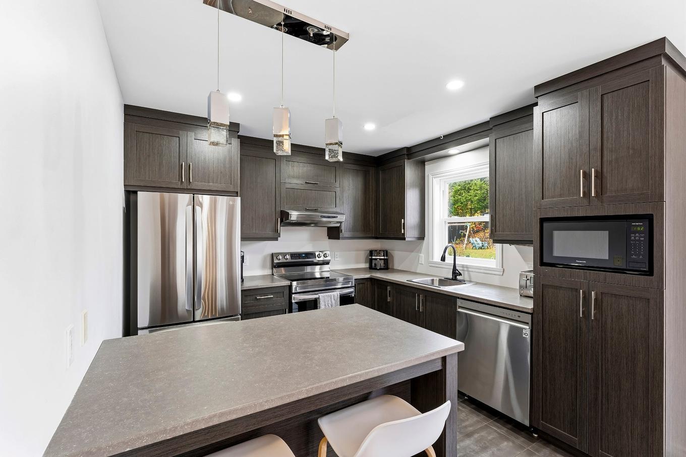 Cuisine - 1397 Rue Adélard-Dumas, Sherbrooke (Fleurimont), QC - Indoor Photo Showing Kitchen With Upgraded Kitchen