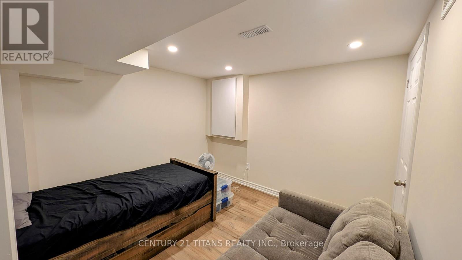 853 Crowells Street, Oshawa, ON - Indoor