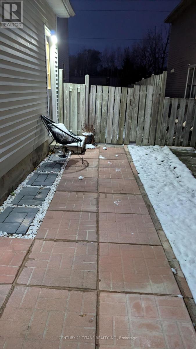 853 Crowells Street, Oshawa, ON - Outdoor