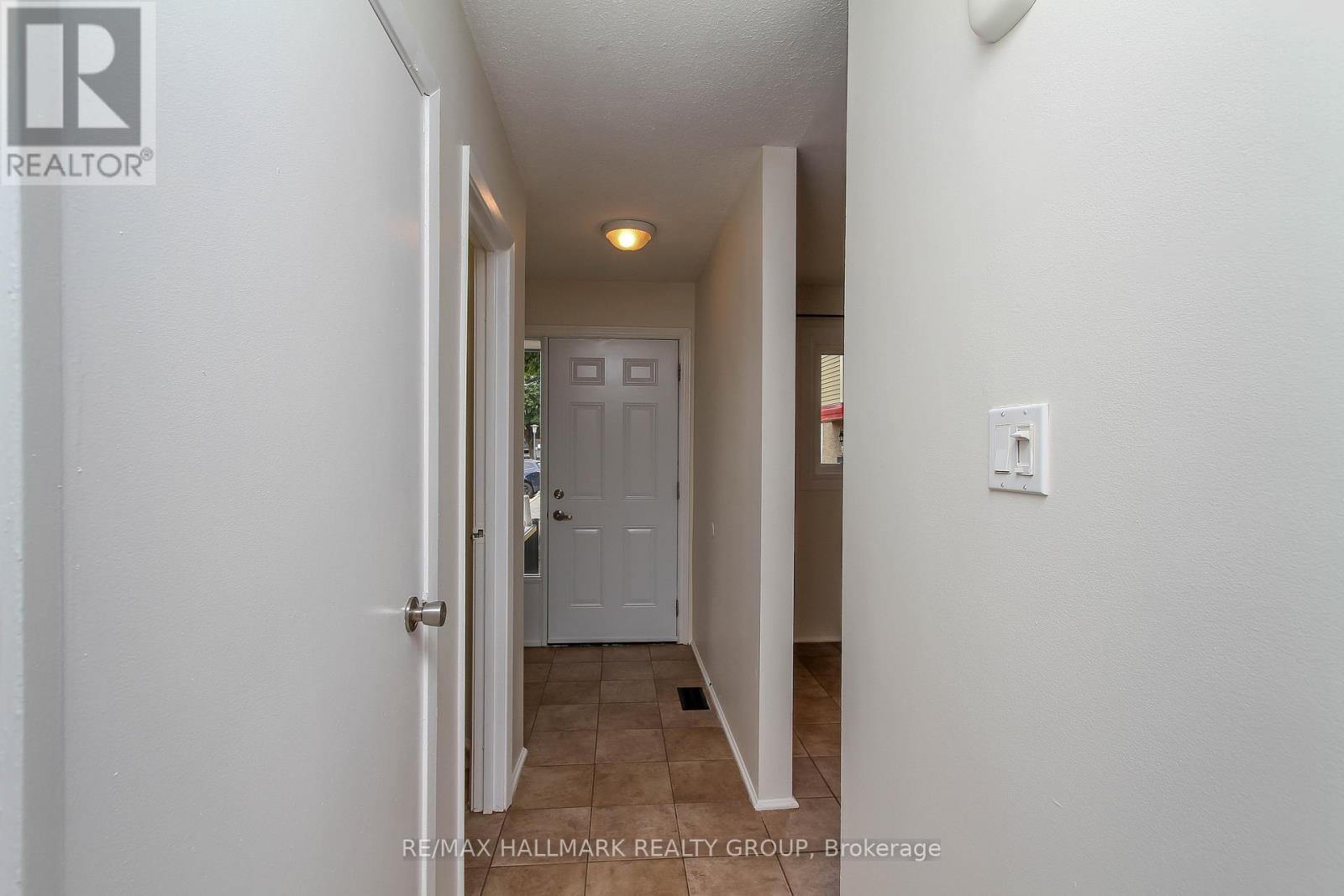 1800 Stonehenge Crescent, Ottawa, ON - Photo Showing Other Room