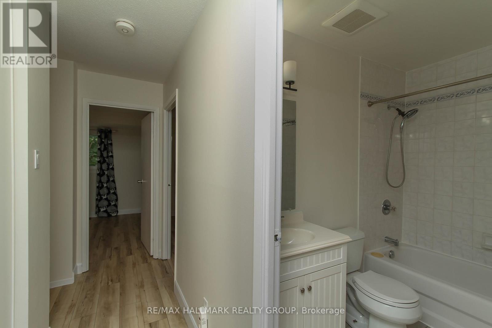 1800 Stonehenge Crescent, Ottawa, ON - Indoor Photo Showing Bathroom