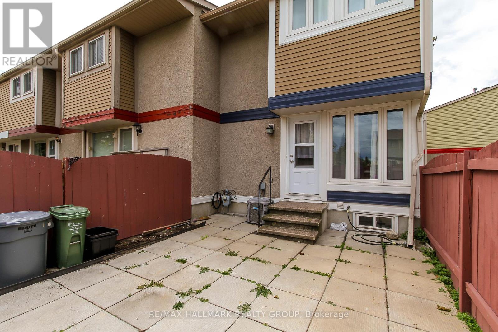 1800 Stonehenge Crescent, Ottawa, ON - Outdoor With Exterior