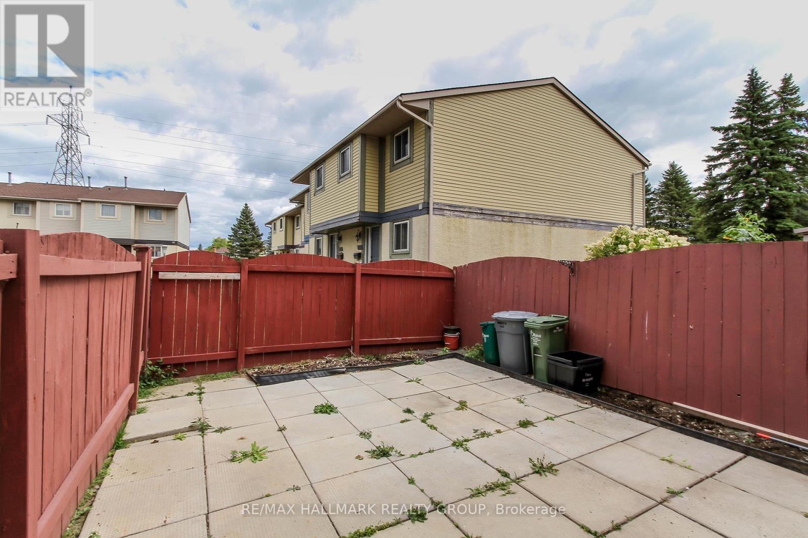 1800 Stonehenge Crescent, Ottawa, ON - Outdoor