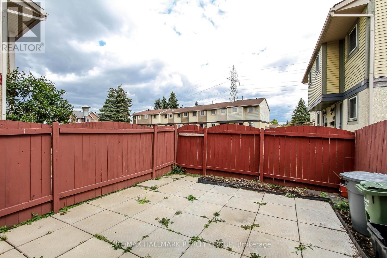 1800 Stonehenge Crescent, Ottawa, ON - Outdoor