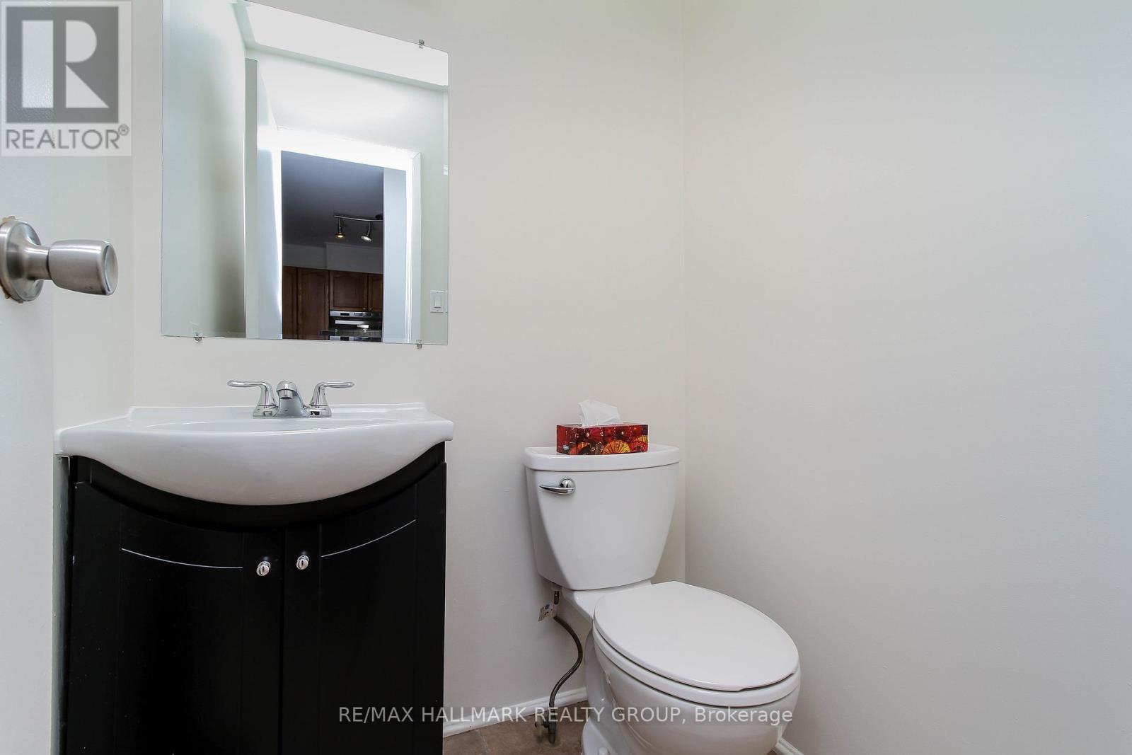 1800 Stonehenge Crescent, Ottawa, ON - Indoor Photo Showing Bathroom