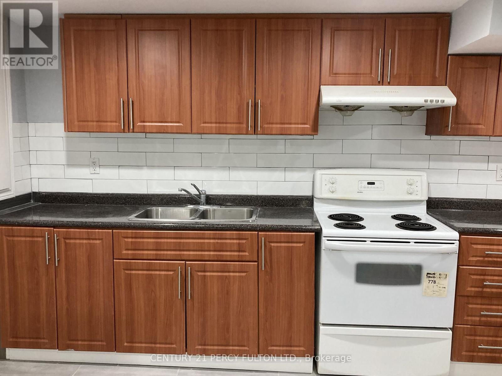 Bsmt - 41 Rosseter Road, Markham, ON - Indoor Photo Showing Kitchen With Double Sink
