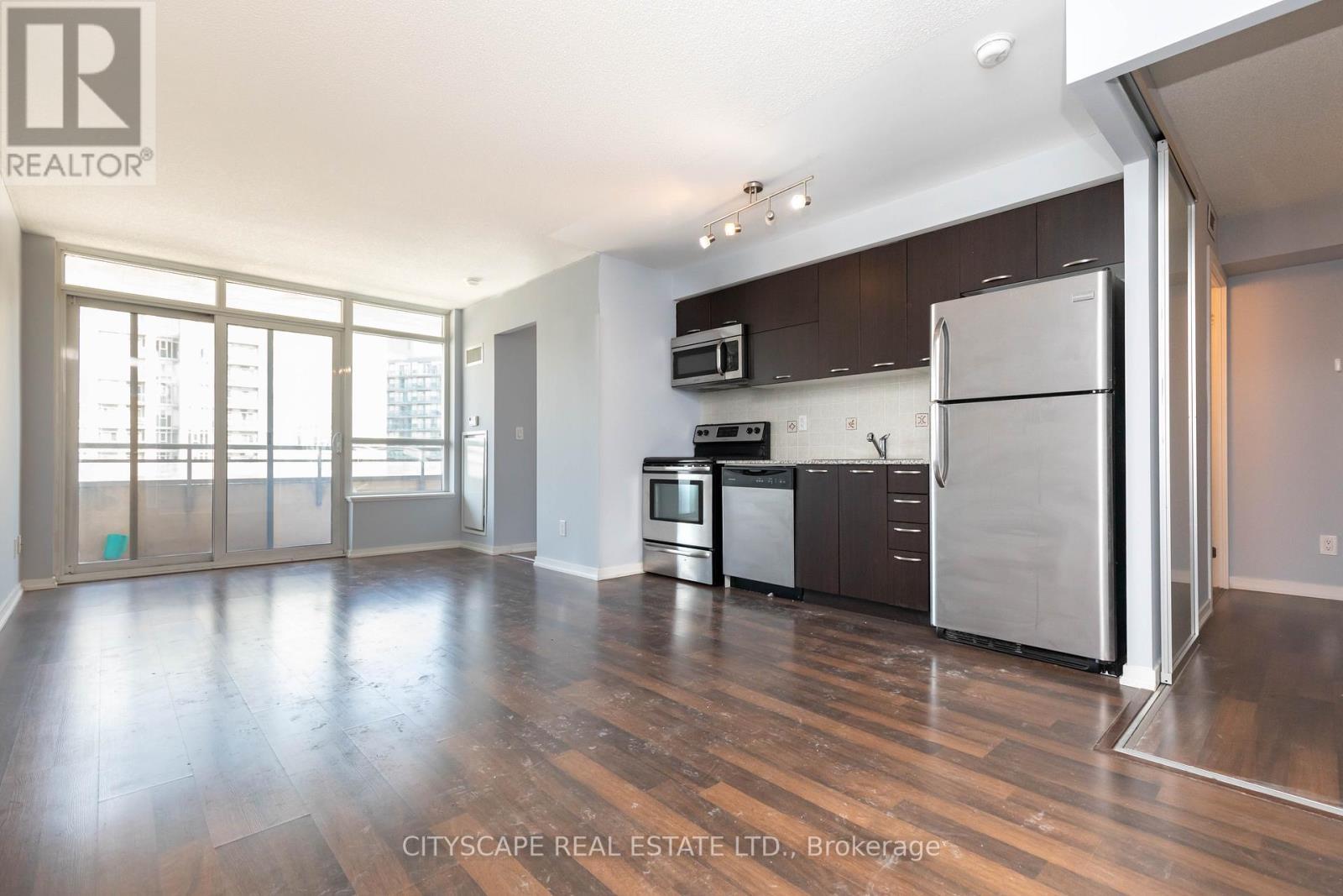 1525 - 38 Joe Shuster Way, Toronto, ON - Indoor Photo Showing Kitchen