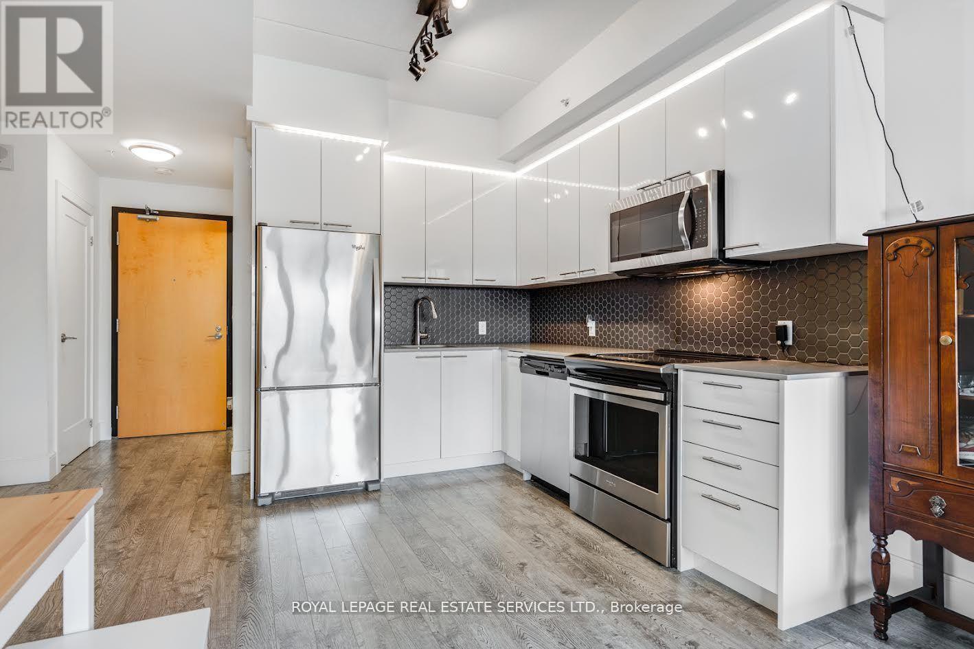 412 - 15 Prince Albert Boulevard, Kitchener, ON - Indoor Photo Showing Kitchen With Upgraded Kitchen