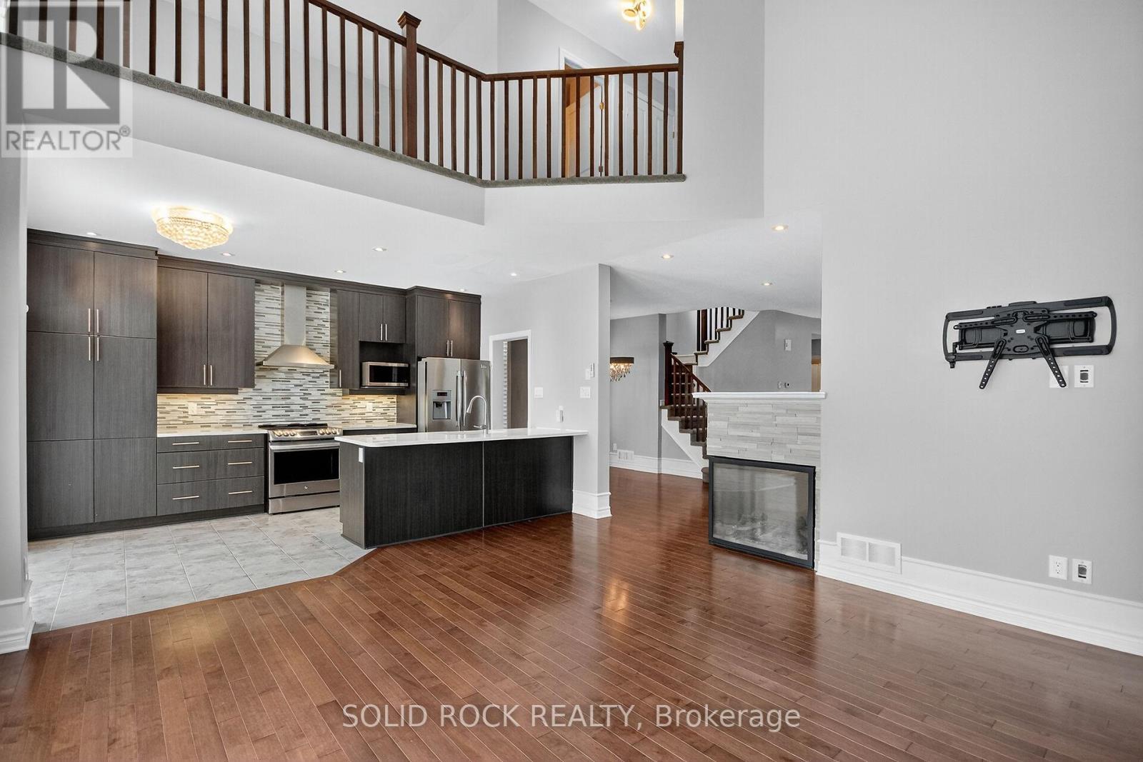 118 Wilhelmina Place, Ottawa, ON - Indoor Photo Showing Kitchen With Upgraded Kitchen
