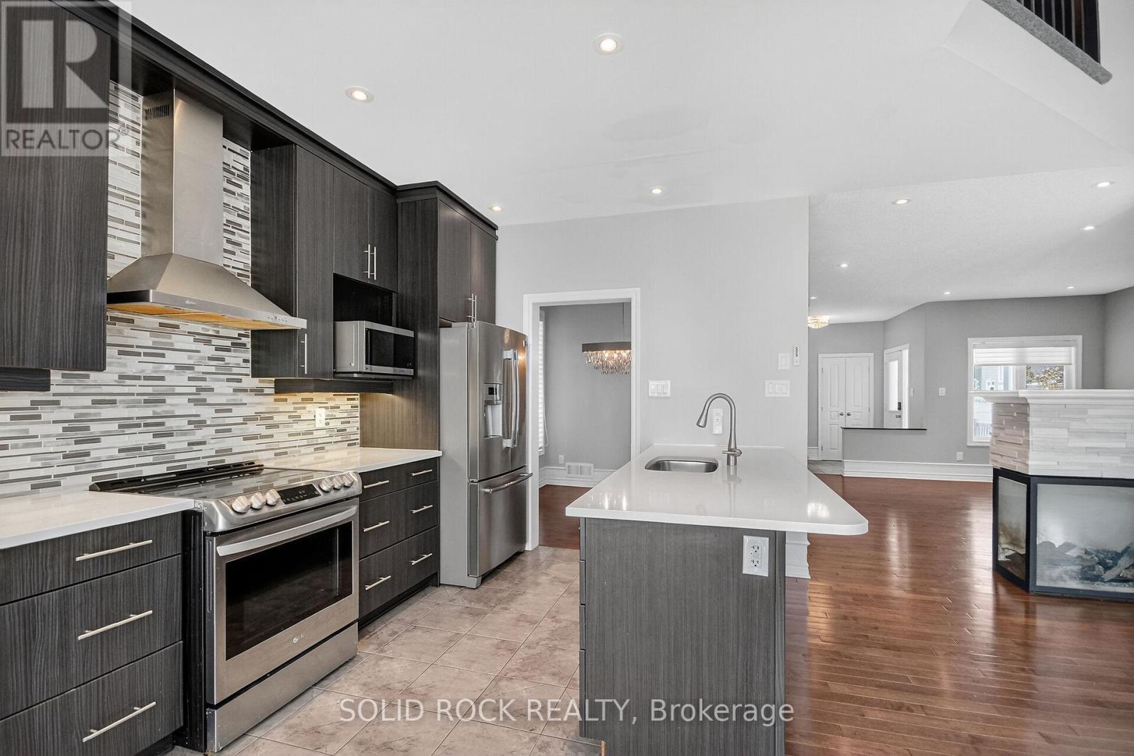 118 Wilhelmina Place, Ottawa, ON - Indoor Photo Showing Kitchen With Upgraded Kitchen