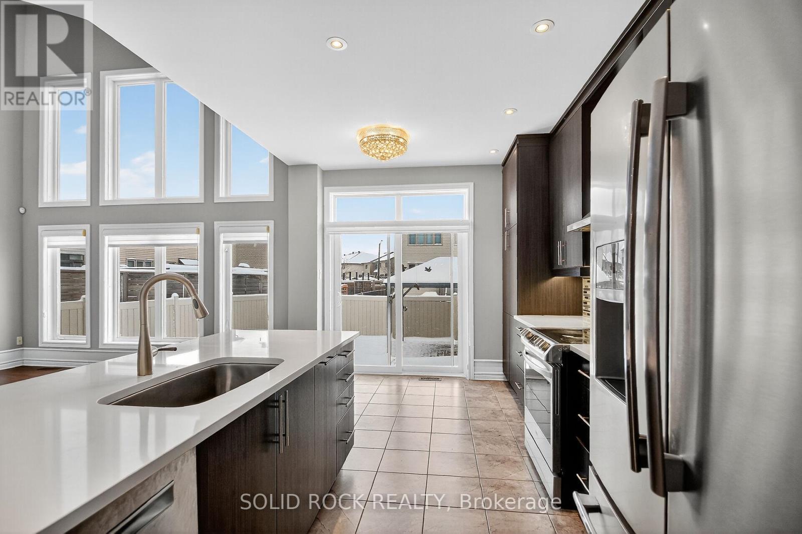 118 Wilhelmina Place, Ottawa, ON - Indoor Photo Showing Kitchen With Upgraded Kitchen